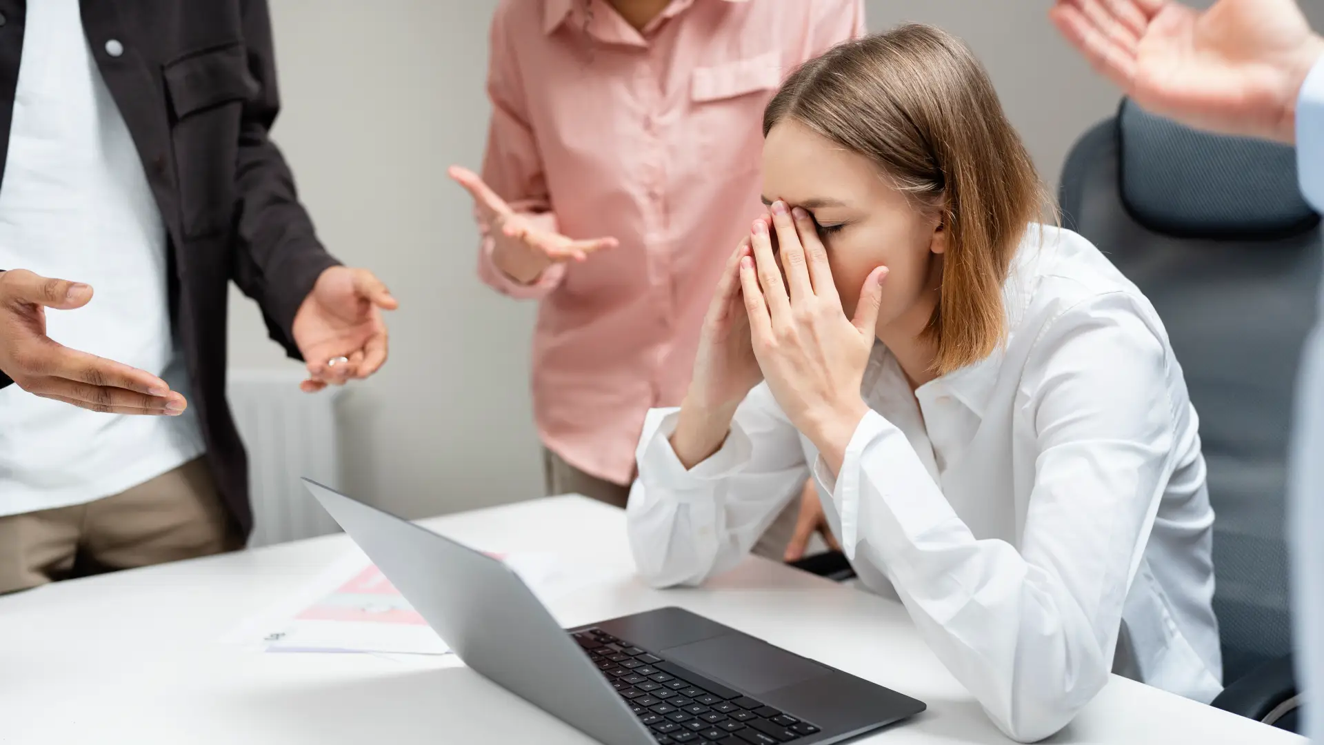 Bullying w pracy – Jak go rozpoznać i skutecznie się bronić?