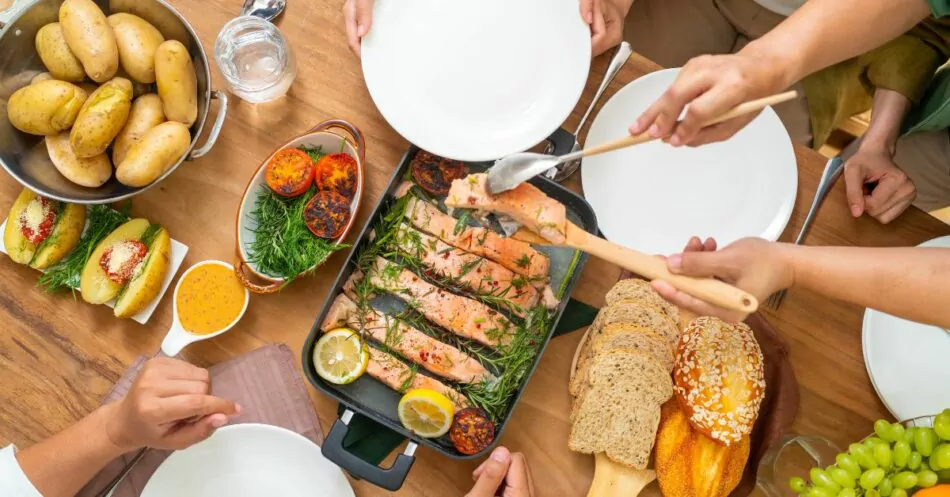 Co jeść, żeby schudnąć? Lista produktów wspierających spalanie tłuszczu